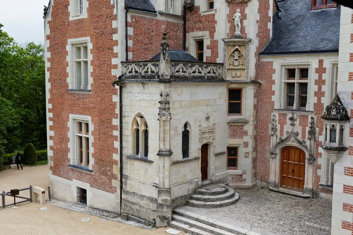 Clos Lucé manor entrance in Amboise on a Loire Valley castles tour